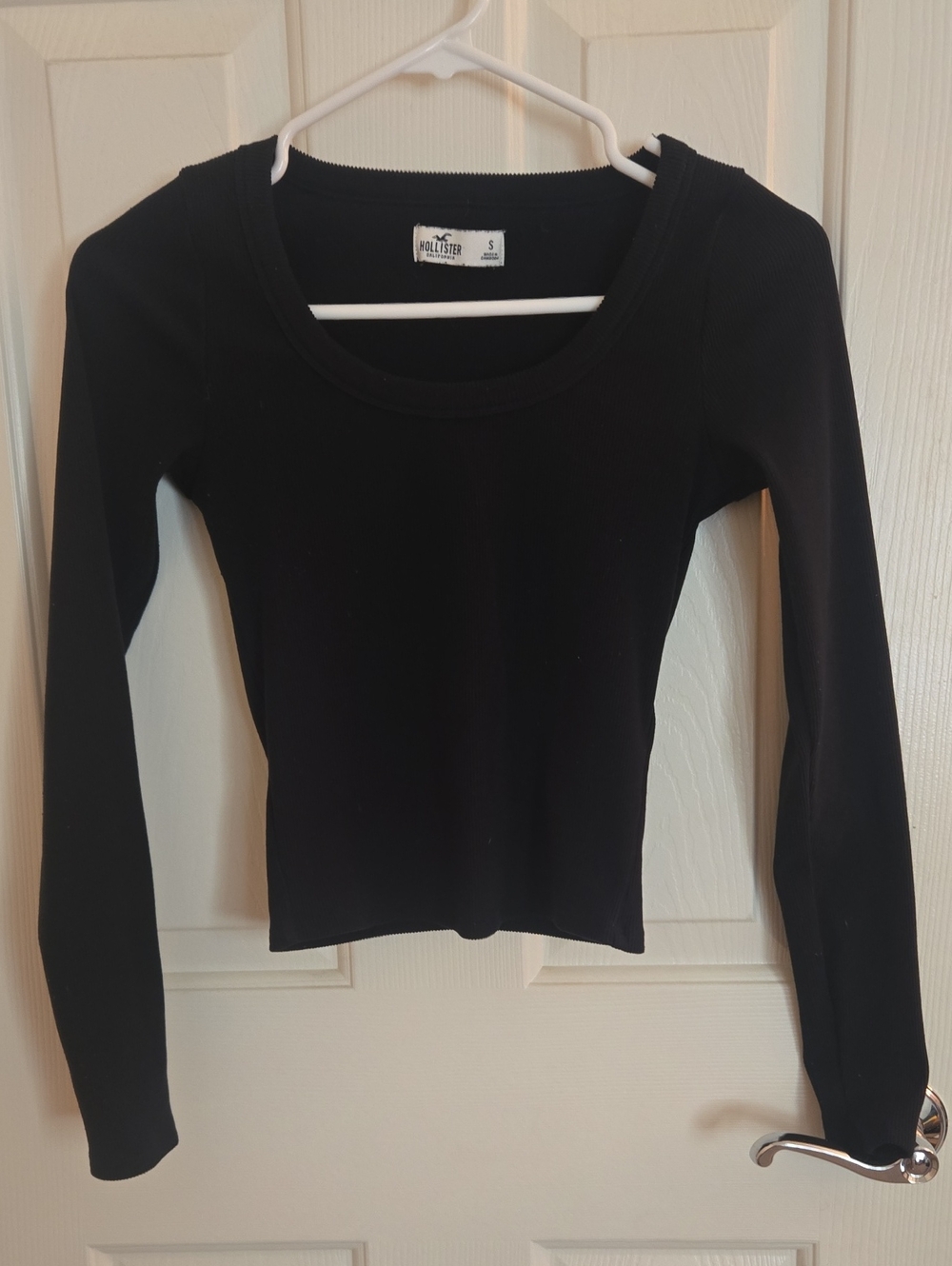 Hollister Black Long-Sleeve Scoop Neck Top - Slim Fit